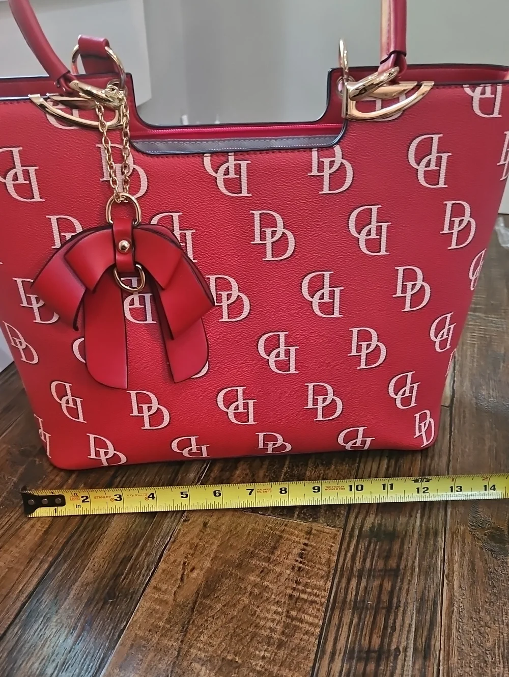 New Classic Fashion Large Signature DD Red Tote Bag Bow Charm- Matching Wristlet
